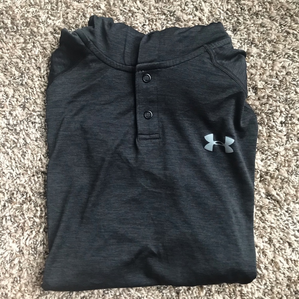 🌿 Black, light weight Under Armor hoodie